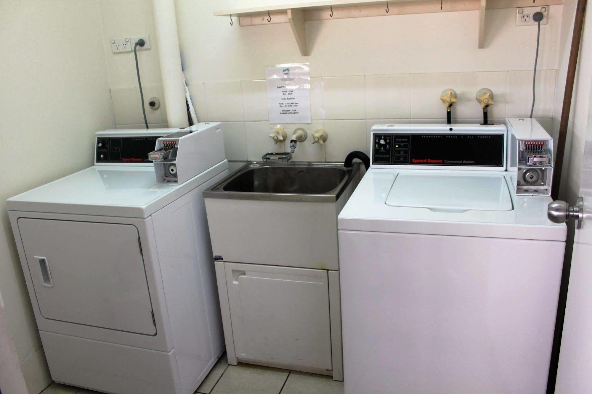 Rockhampton Palms Motor Inn Bagian luar foto